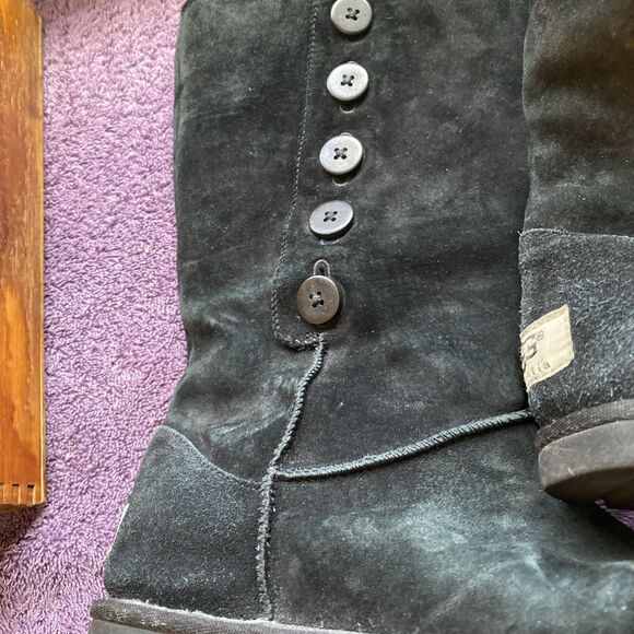 UGG‎ Lo Pro Button Fold Over Boots-Size 7 Black Suede-Sheep Skin Lined-Mid Calf - Picture 3 of 10